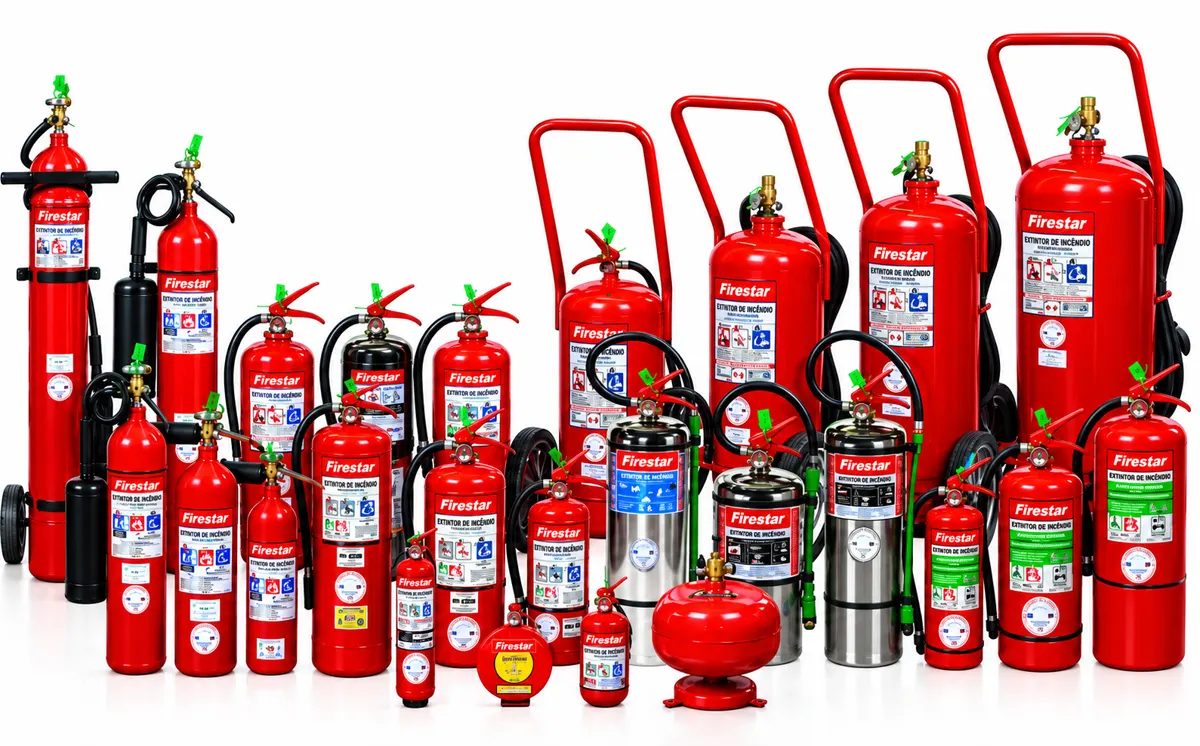 Linha completa de extintores Firestar, incluindo modelos portáteis e sobre rodas